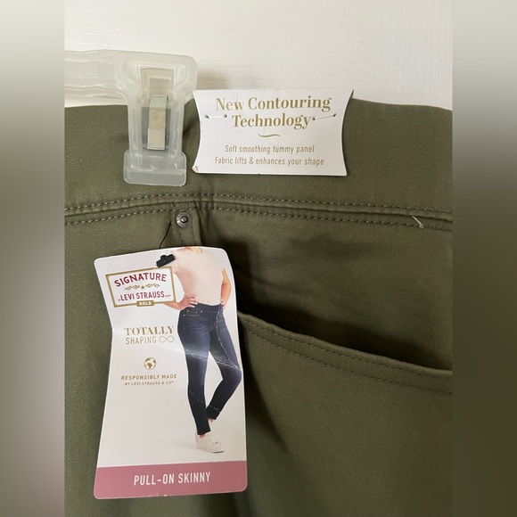 Signature by Levi Strauss & Co. Gold Label Women's Totally Shaping Pull-on Size - Picture 5 of 11